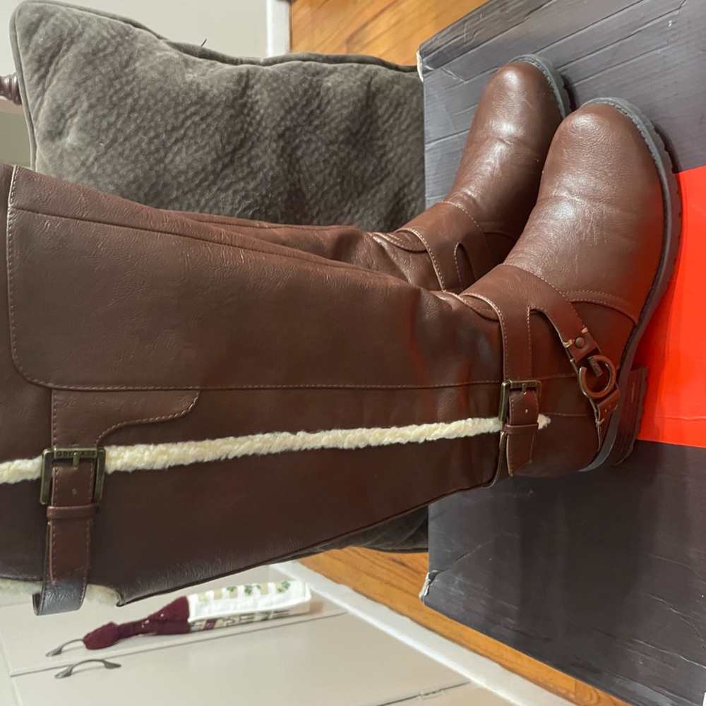 Womens Guess riding boots size 8.5 medium